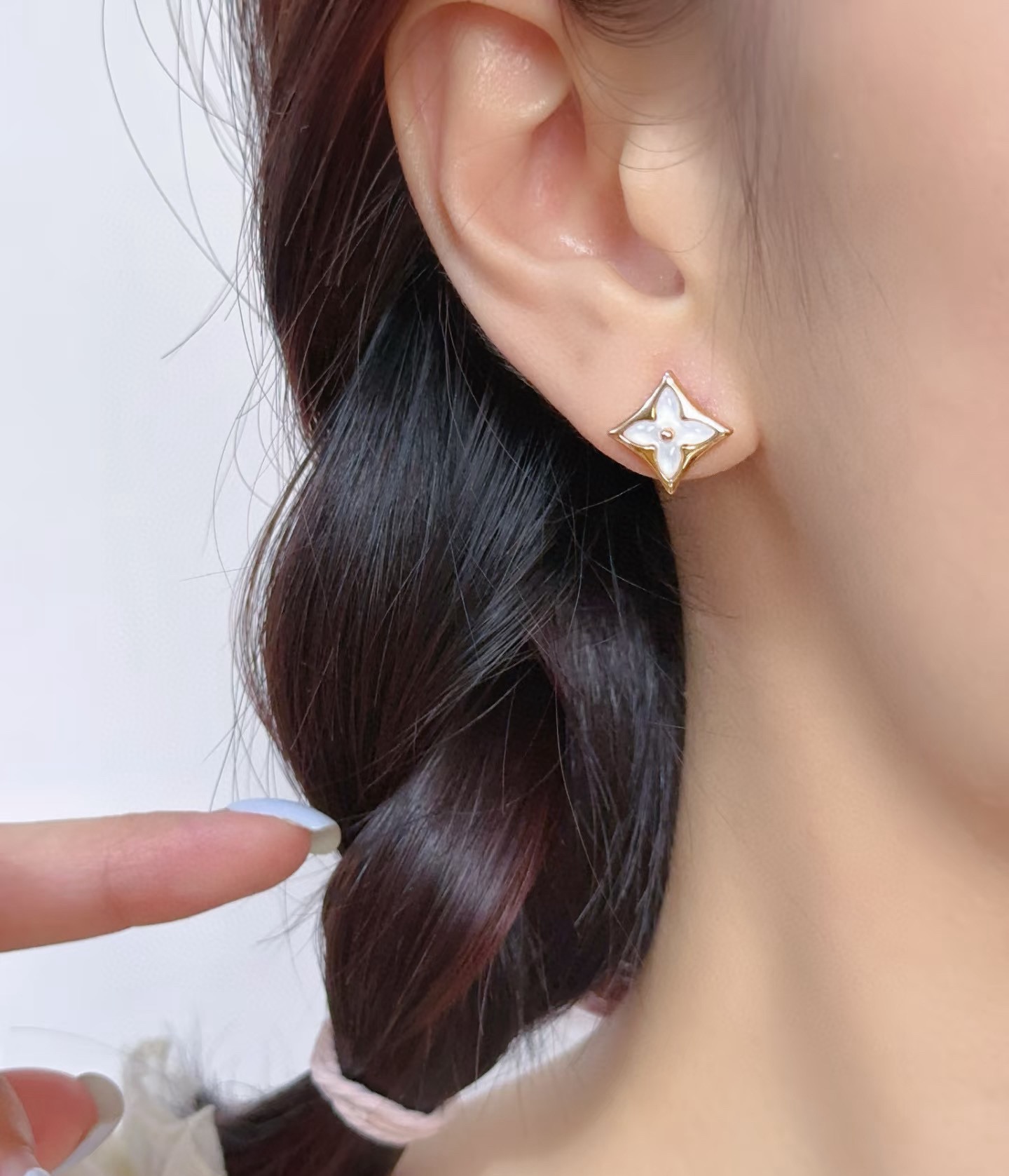Louis Vuitton Haute Joaillerie Fine Jewelry Earrings Necklace Ring 4