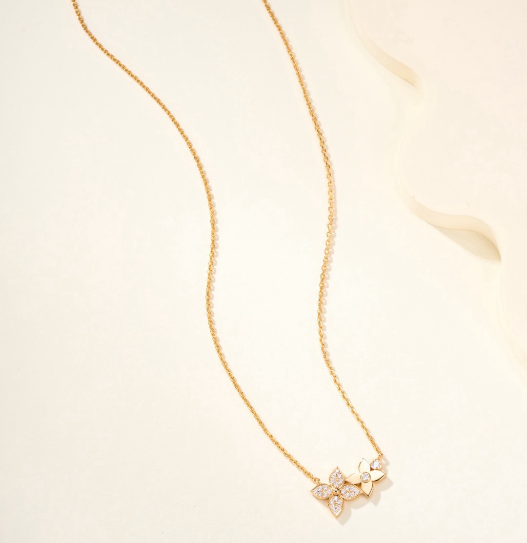 louis vuitton lv medaillon necklace