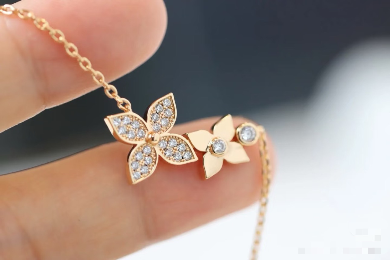 louis vuitton lv medaillon necklace