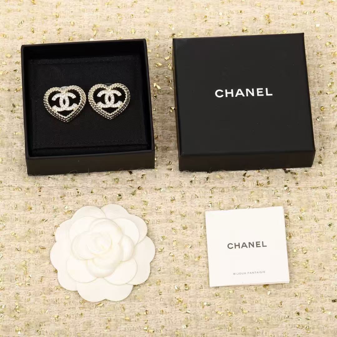 Chanel Haute Couture Haute Joaillerie Fine Jewelry Earrings Necklace 4