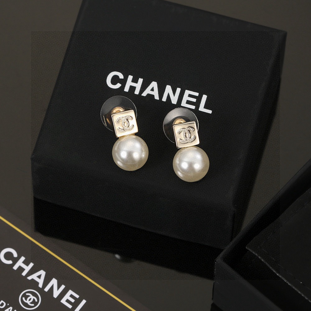 Chanel Haute Couture Haute Joaillerie Fine Jewelry Earrings Necklace 2
