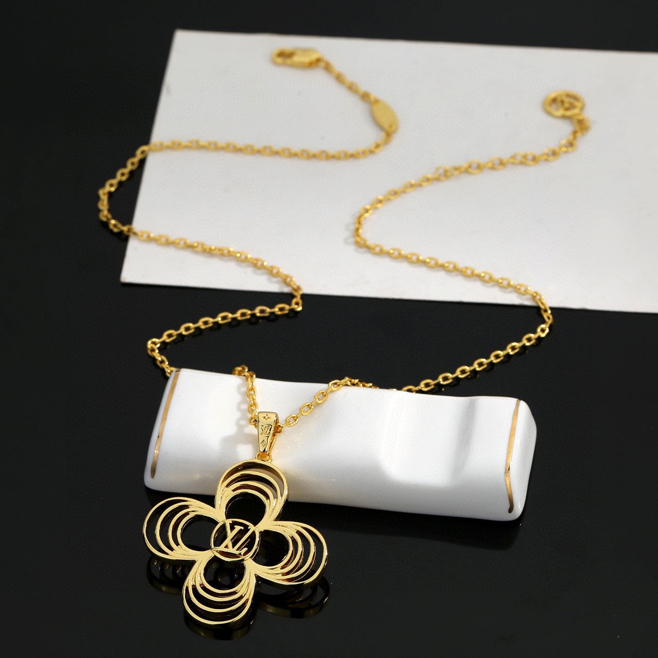 louis vuitton puffygram gold necklace