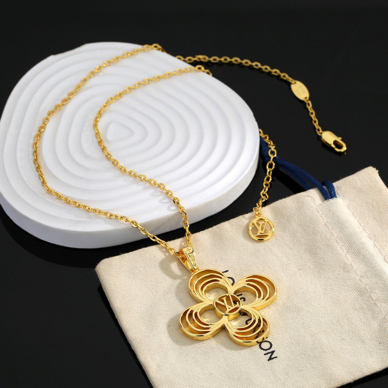 louis vuitton puffygram gold necklace