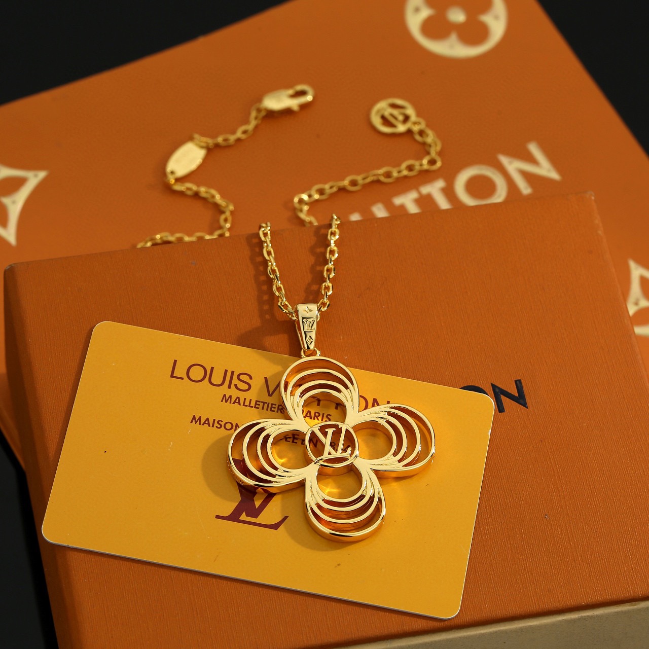 louis vuitton puffygram gold necklace