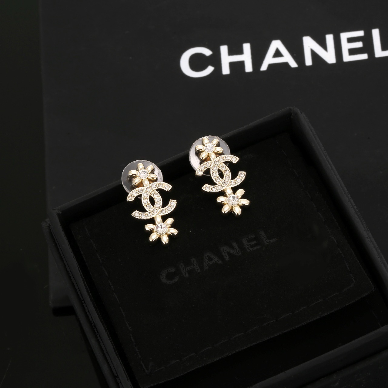 Chanel Haute Joaillerie Fine Jewelry Earrings Necklace Ring Ref 4