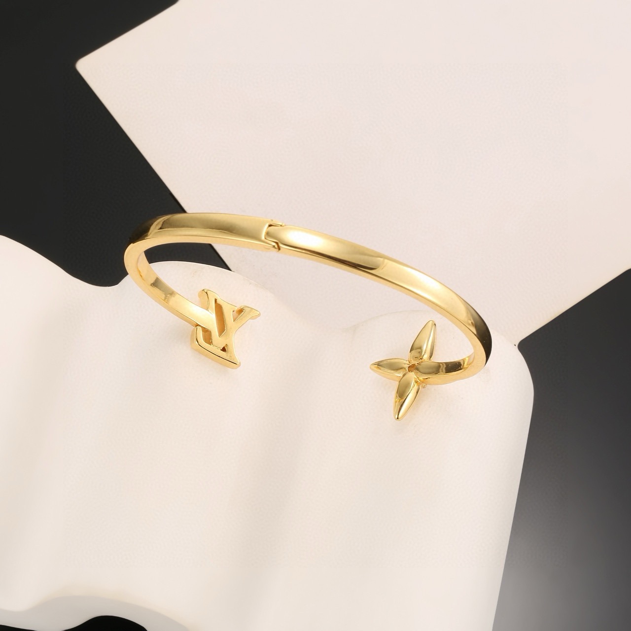 Louis Vuitton Haute Joaillerie Fine Jewelry Earrings Necklace Ring 2