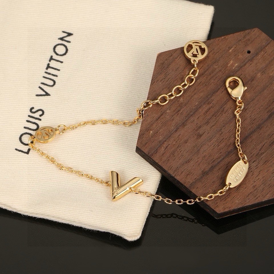 Louis Vuitton Haute Joaillerie Fine Jewelry Earrings Necklace Ring Ref 9