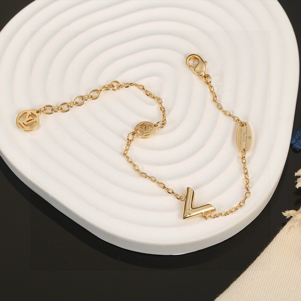 Louis Vuitton Haute Joaillerie Fine Jewelry Earrings Necklace Ring Ref 8
