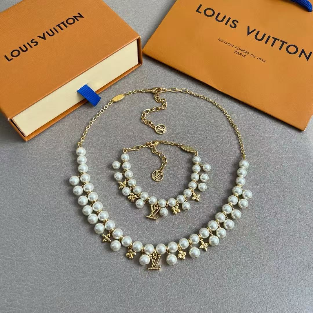 louis vuitton my lv pearl necklace
