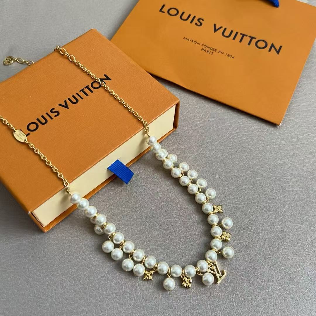louis vuitton my lv pearl necklace