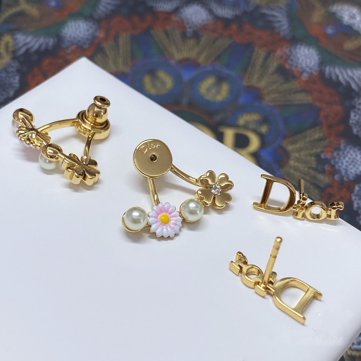 dior tribales clover pearl letter earrings