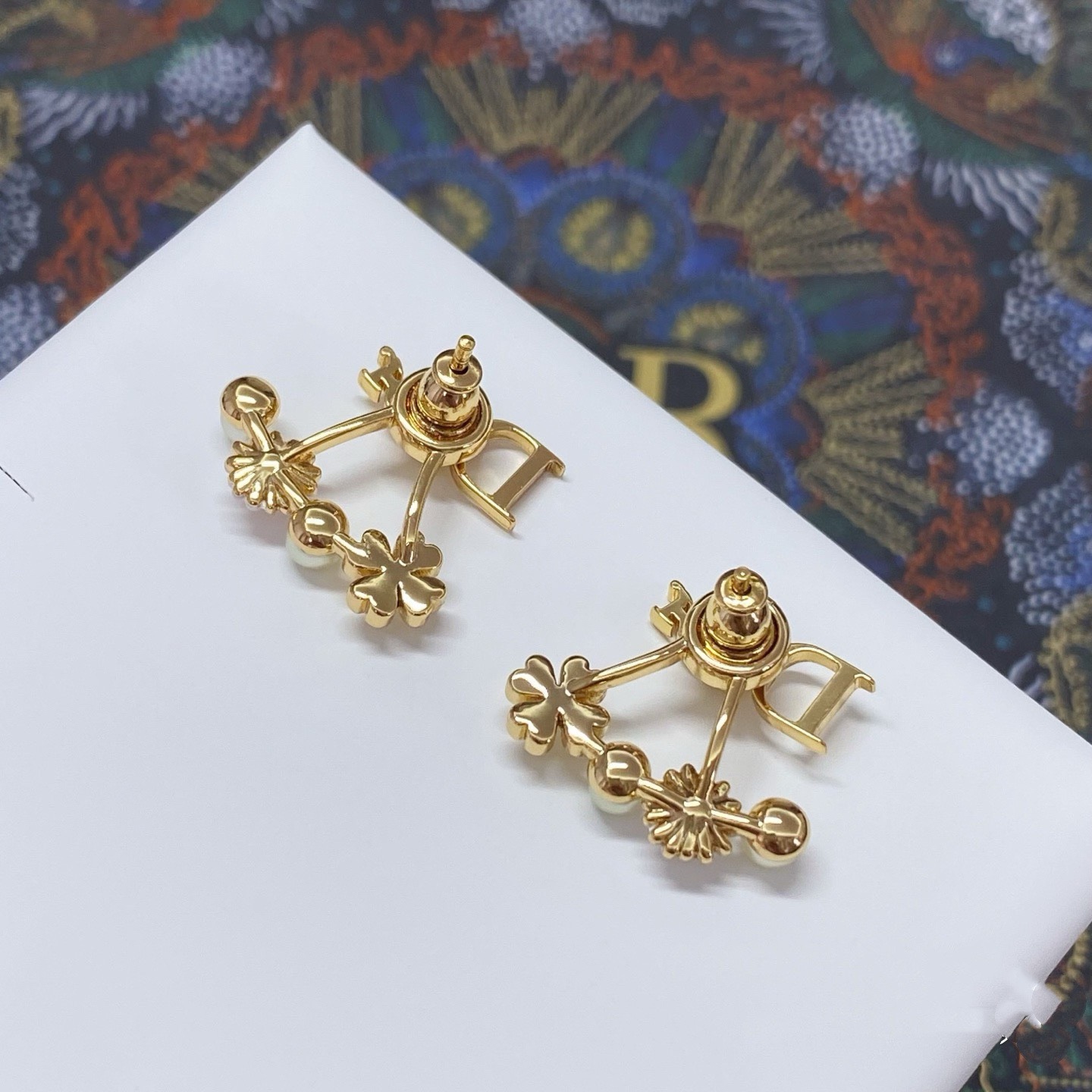 dior tribales clover pearl letter earrings