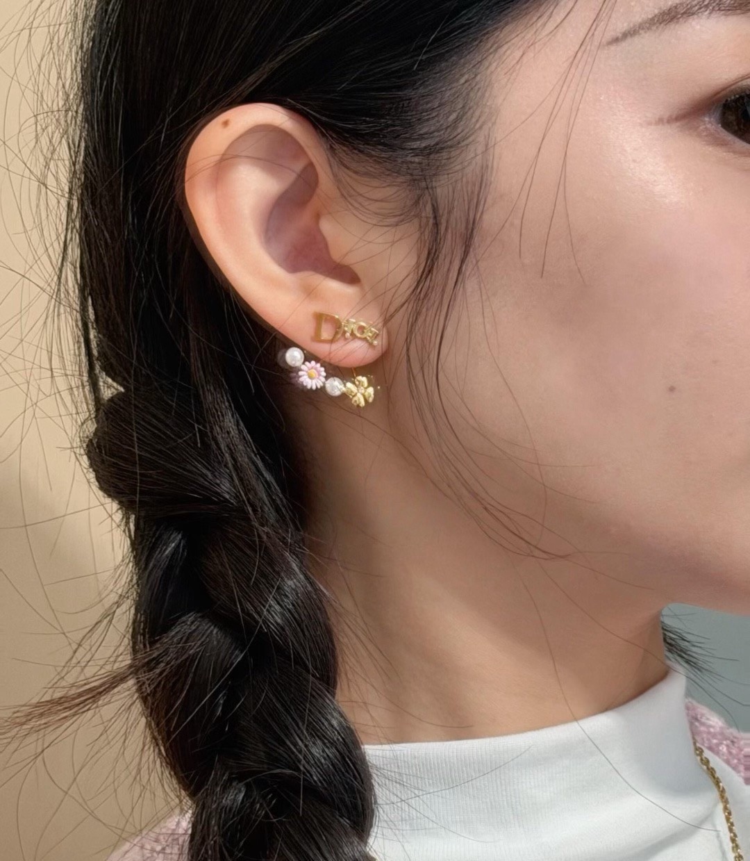 dior tribales clover pearl letter earrings