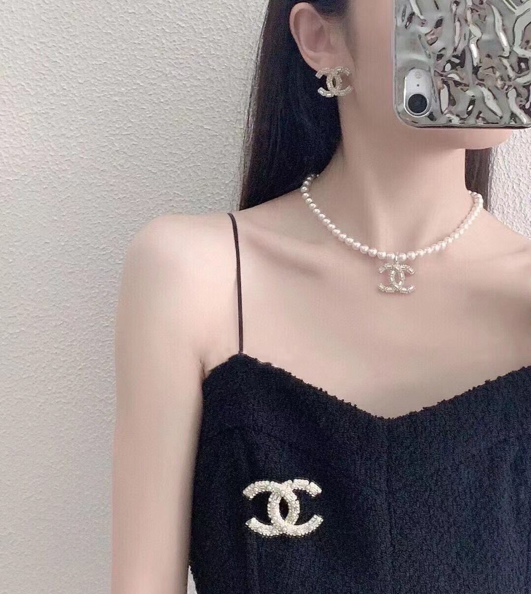chanel pearl crystal cc pendant necklace