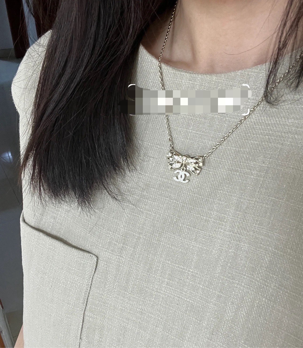 chanel gold crystal bow pendant necklace
