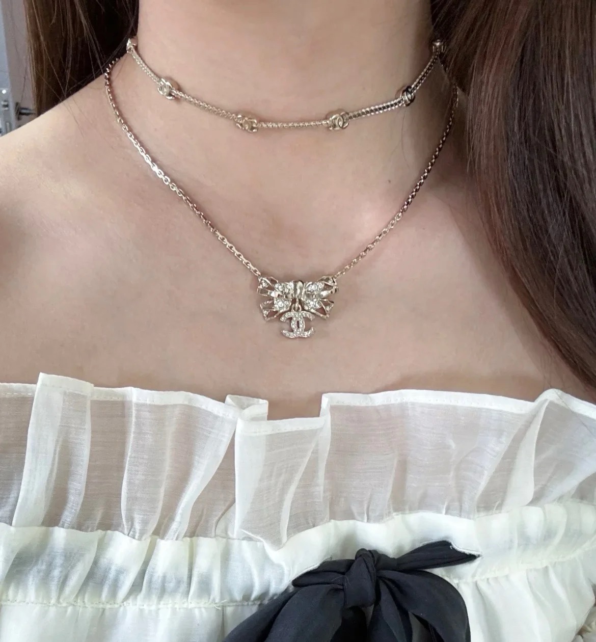 chanel gold crystal bow pendant necklace