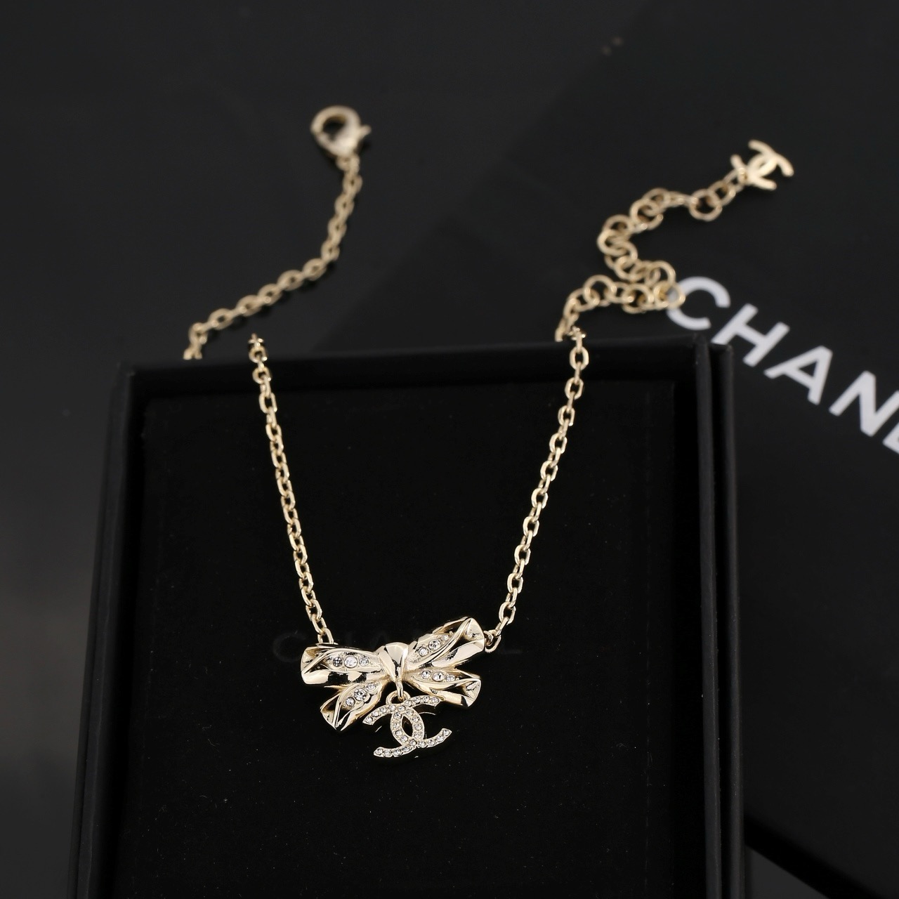 chanel gold crystal bow pendant necklace