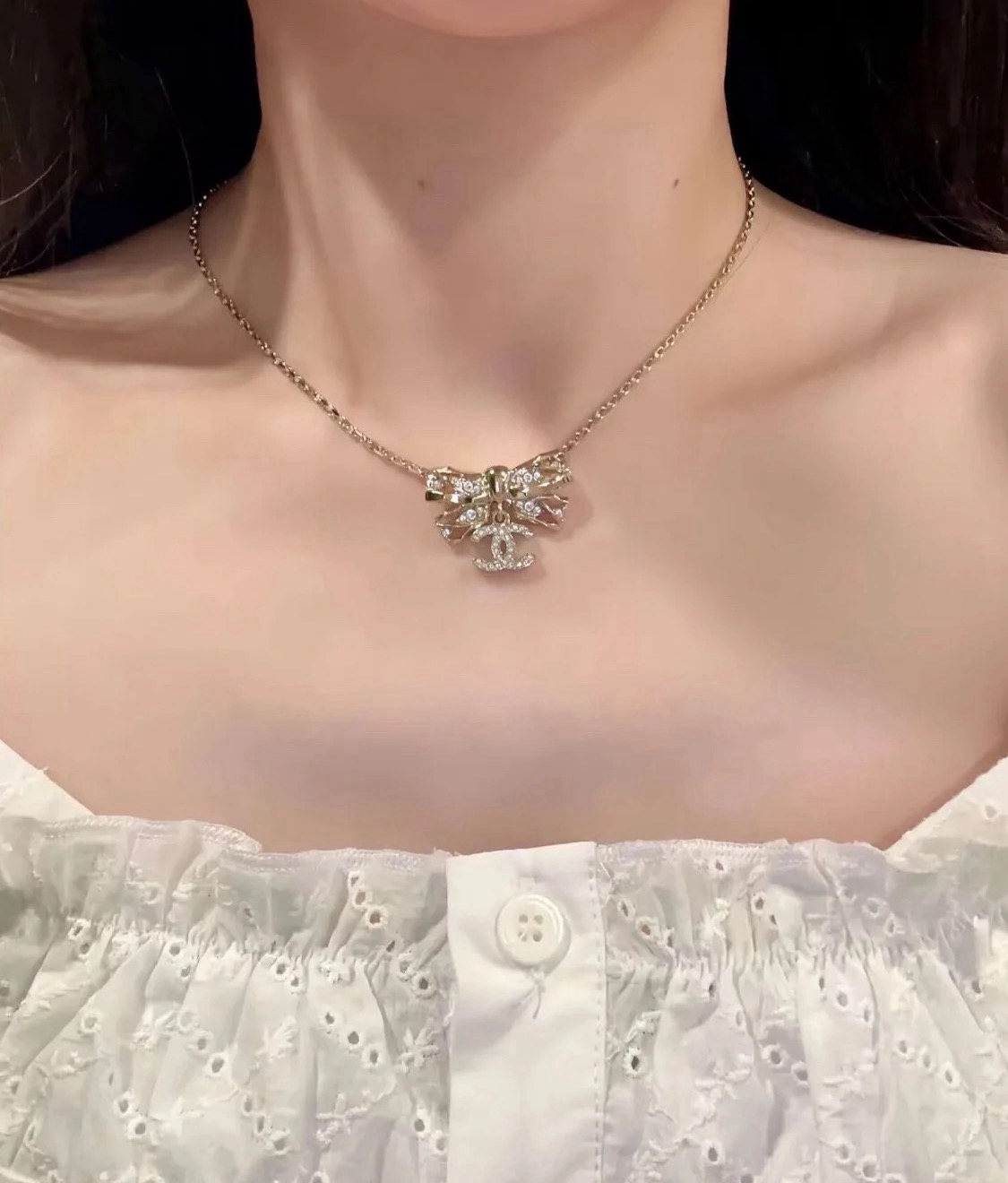 chanel gold crystal bow pendant necklace