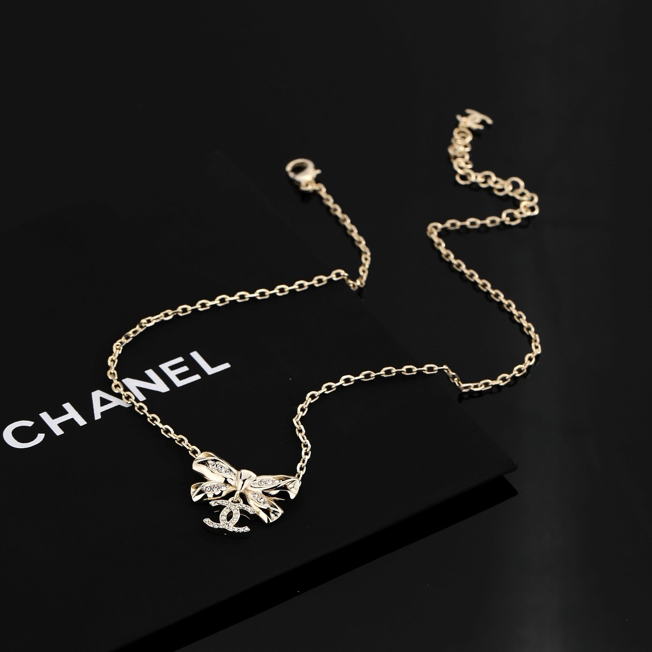 chanel gold crystal bow pendant necklace