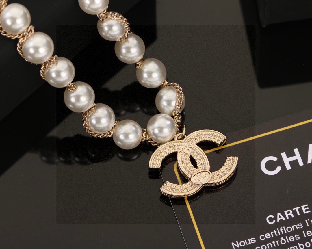 chanel graduated pearl cc logo necklace