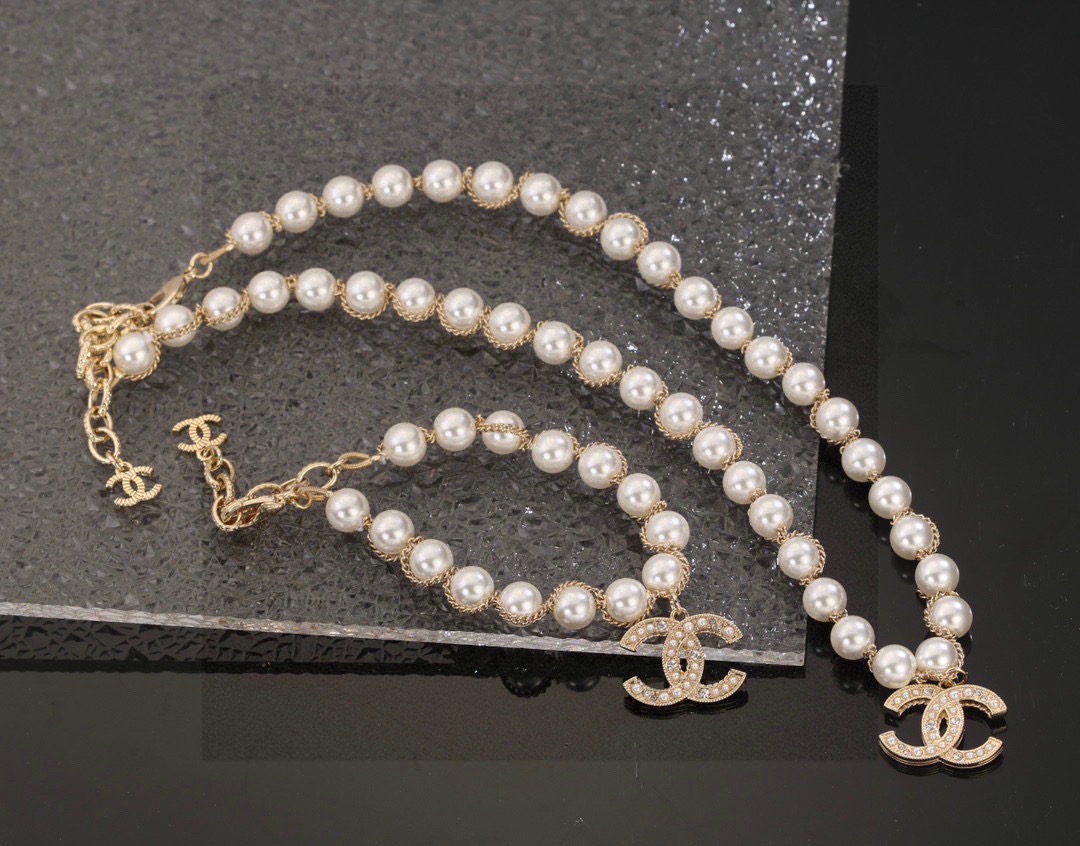 chanel graduated pearl cc logo necklace