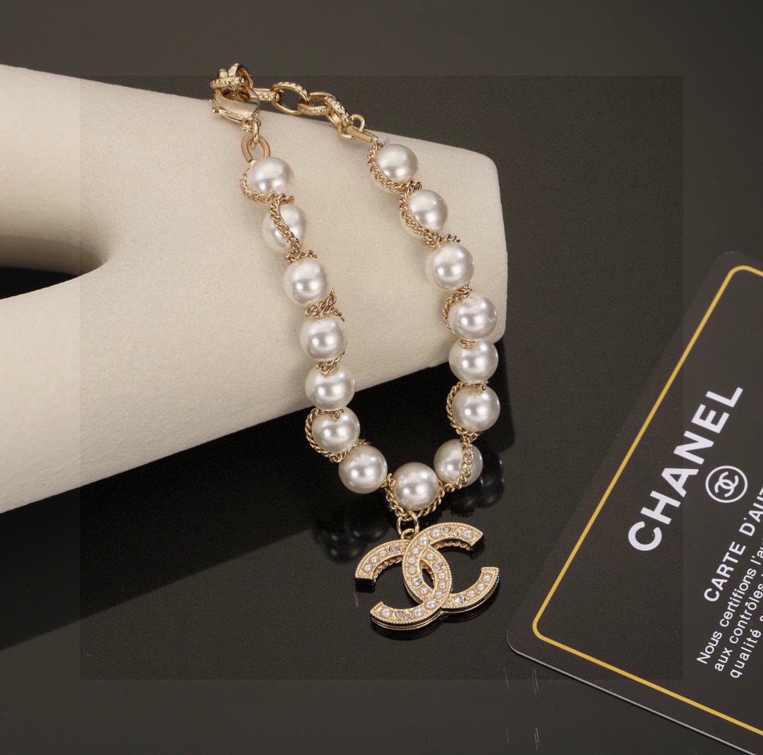 chanel graduated pearl cc logo necklace