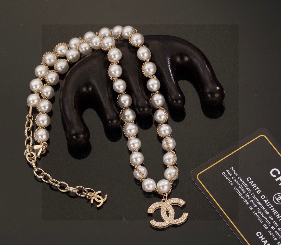 chanel graduated pearl cc logo necklace