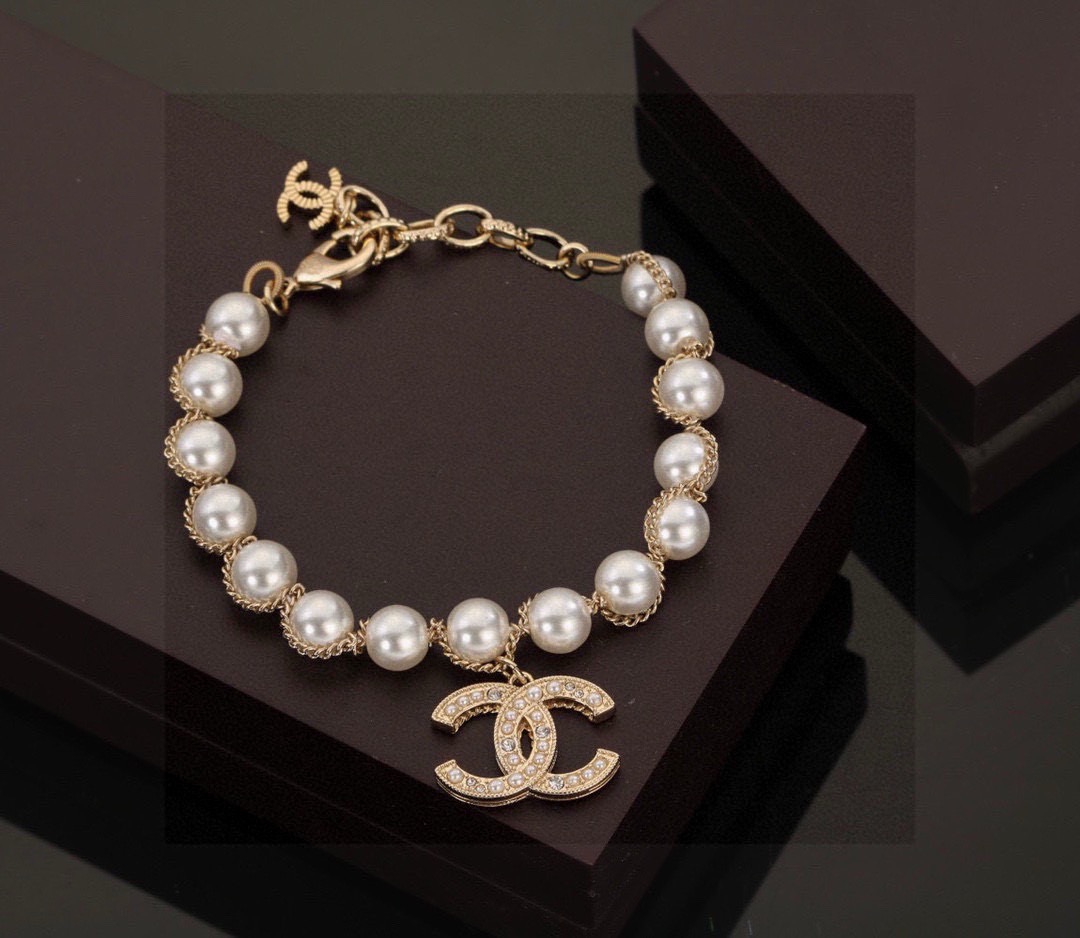 chanel graduated pearl cc logo necklace