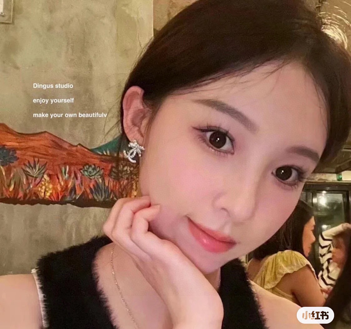chanel silver crystal bow cc stud earrings