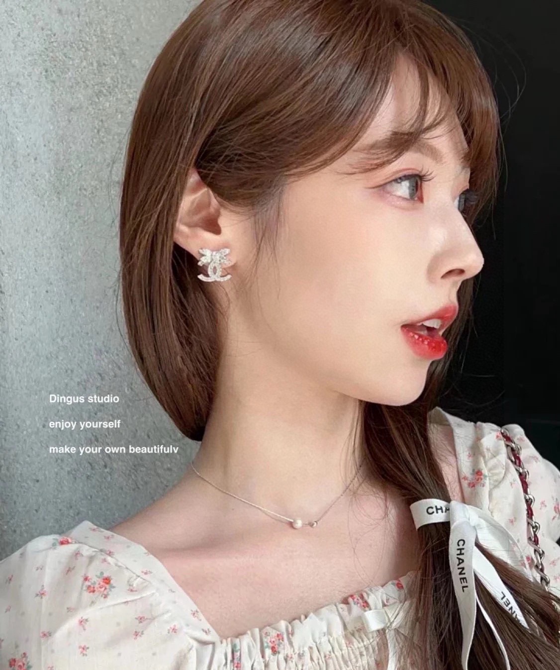 chanel silver crystal bow cc stud earrings