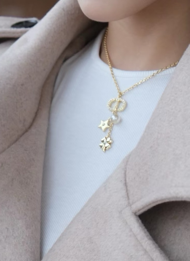 dior gold jadior clover charm pendant necklace