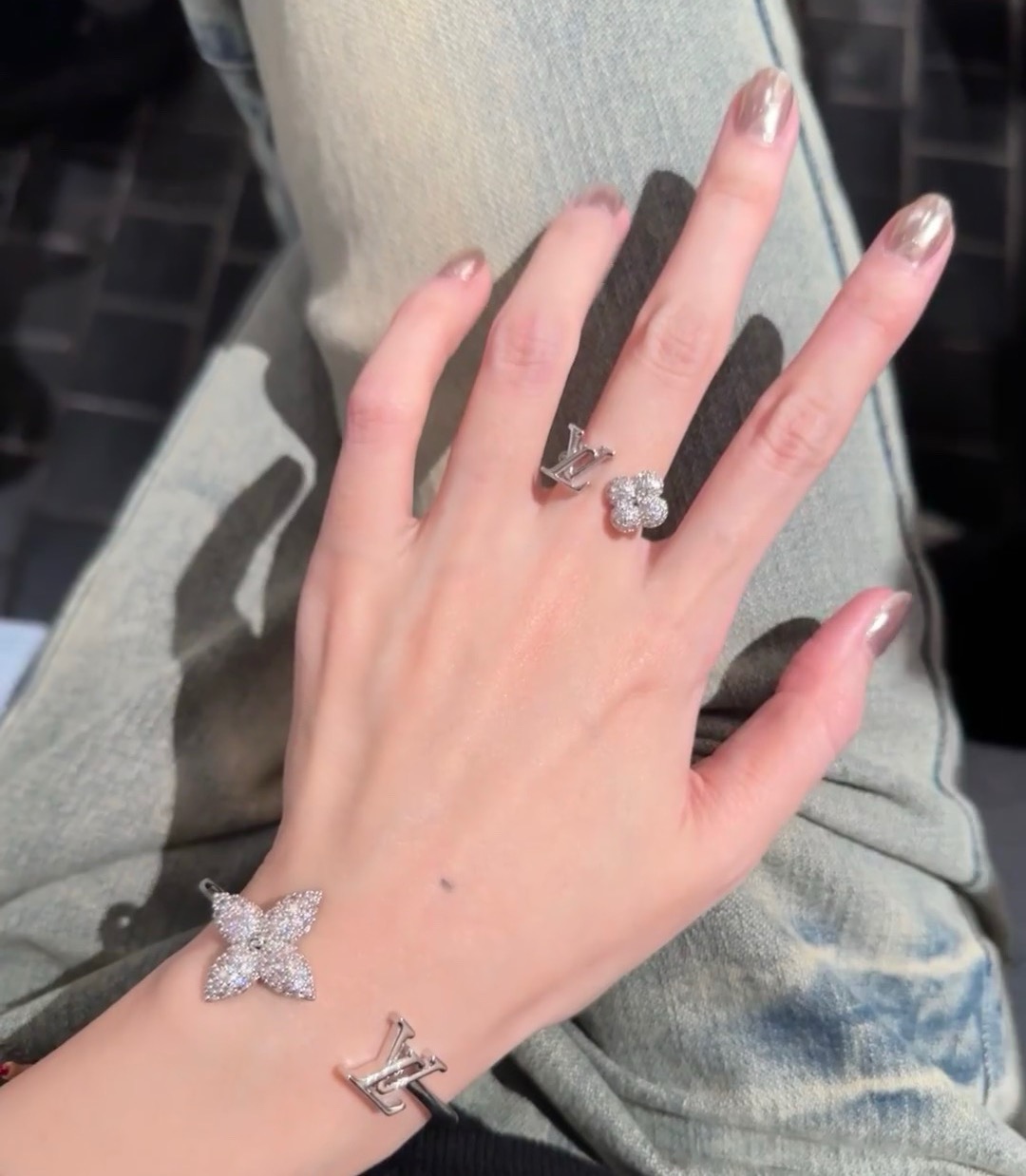 louis vuitton silver louisette strass bracelet