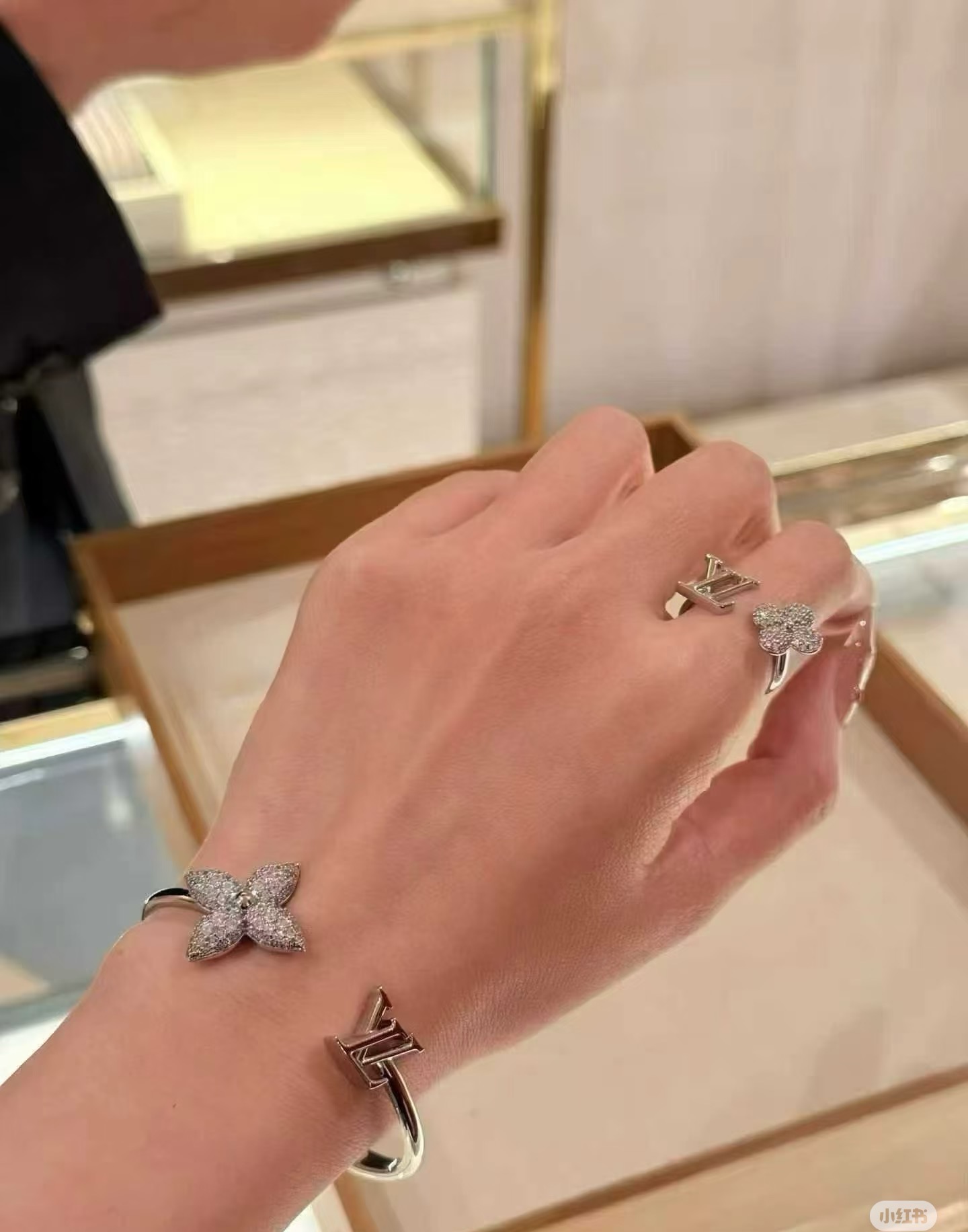 louis vuitton silver louisette strass bracelet