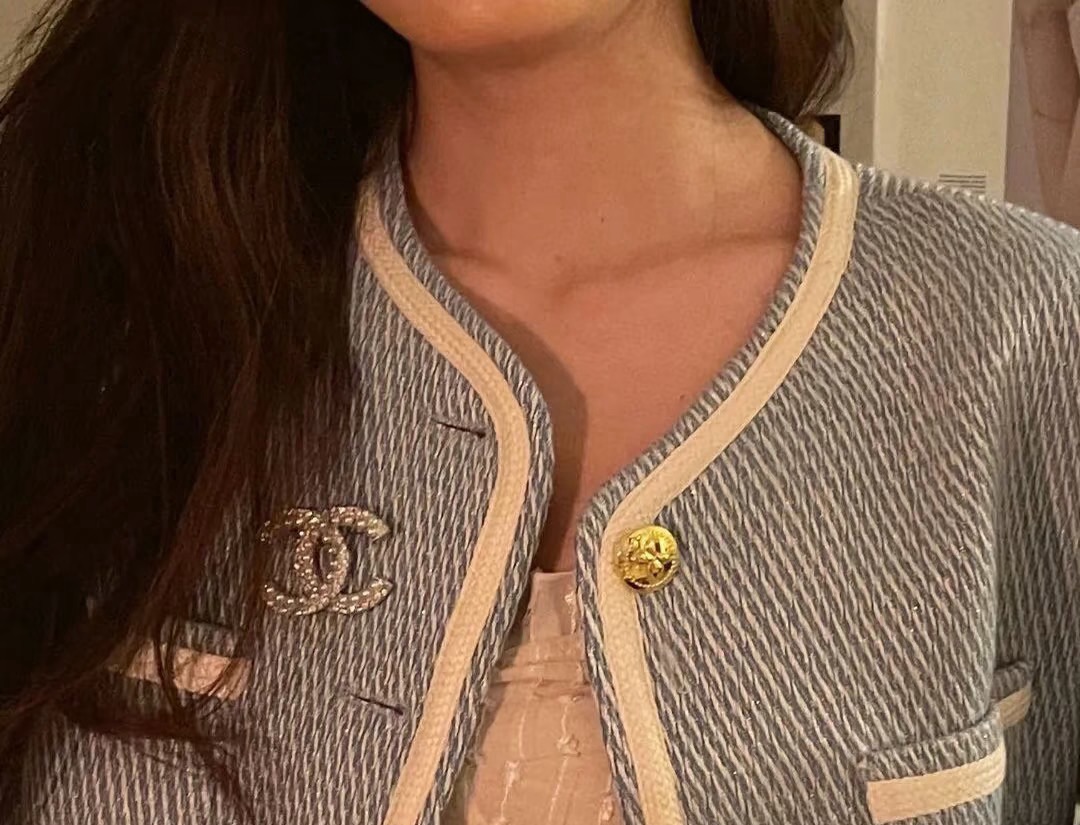 chanel silver strass cc brooch