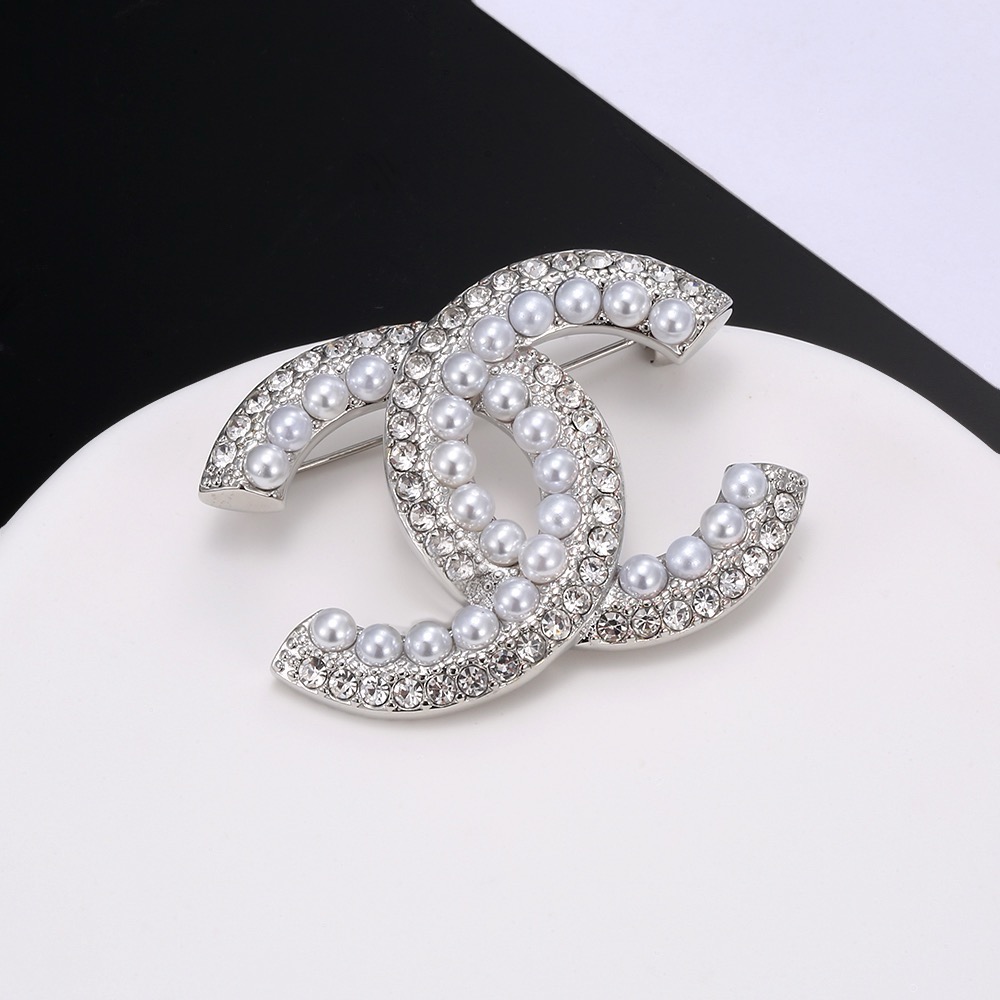 chanel silver strass cc brooch