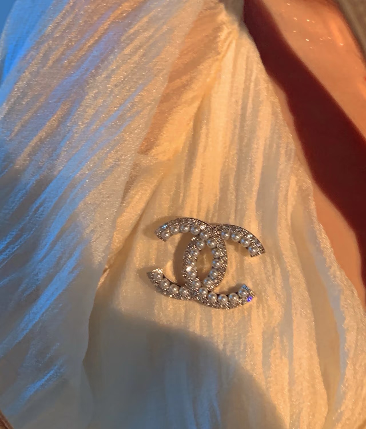 chanel silver strass cc brooch