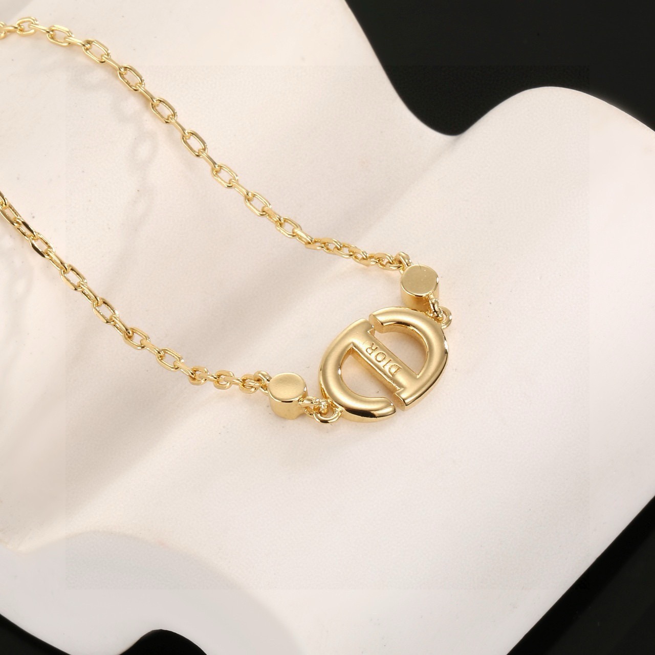 dior gold cd logo circle pendant necklace