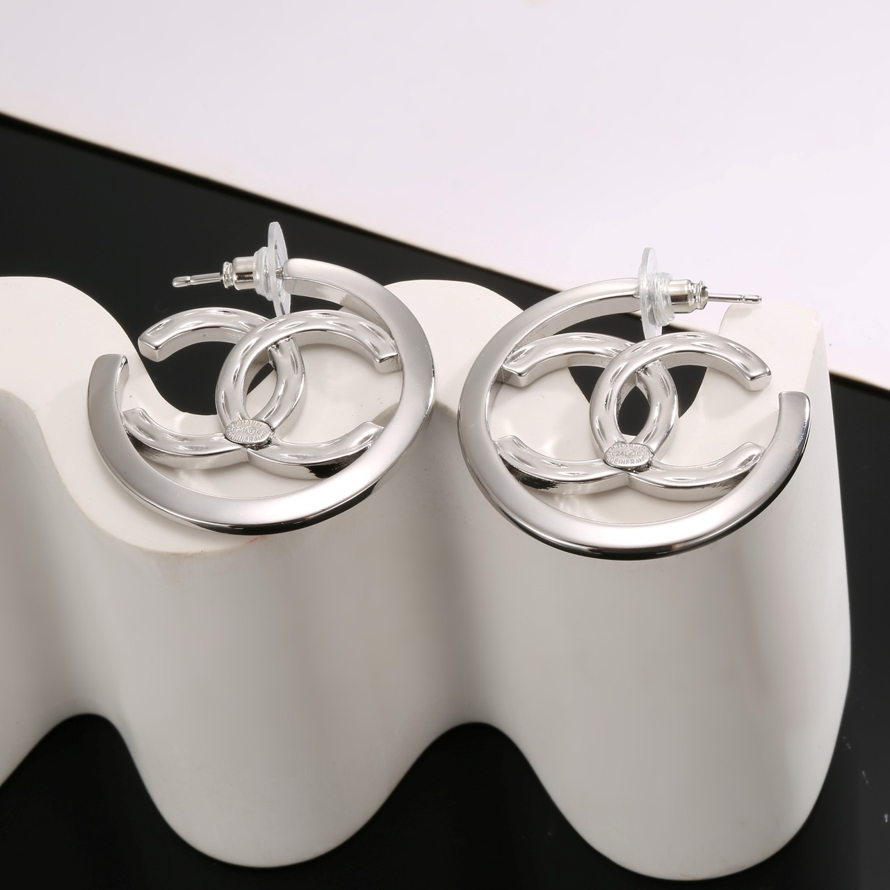 chanel silver interlocking cc hoop earrings