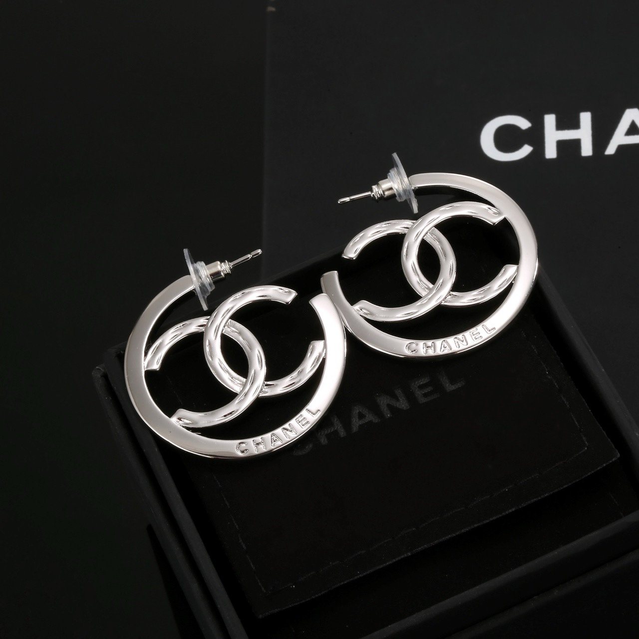 chanel silver interlocking cc hoop earrings