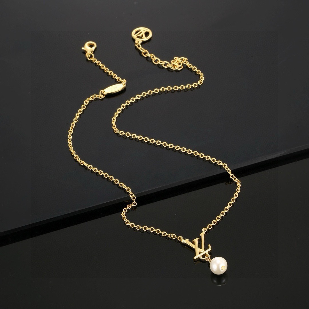 louis vuitton lv iconic louisa necklace