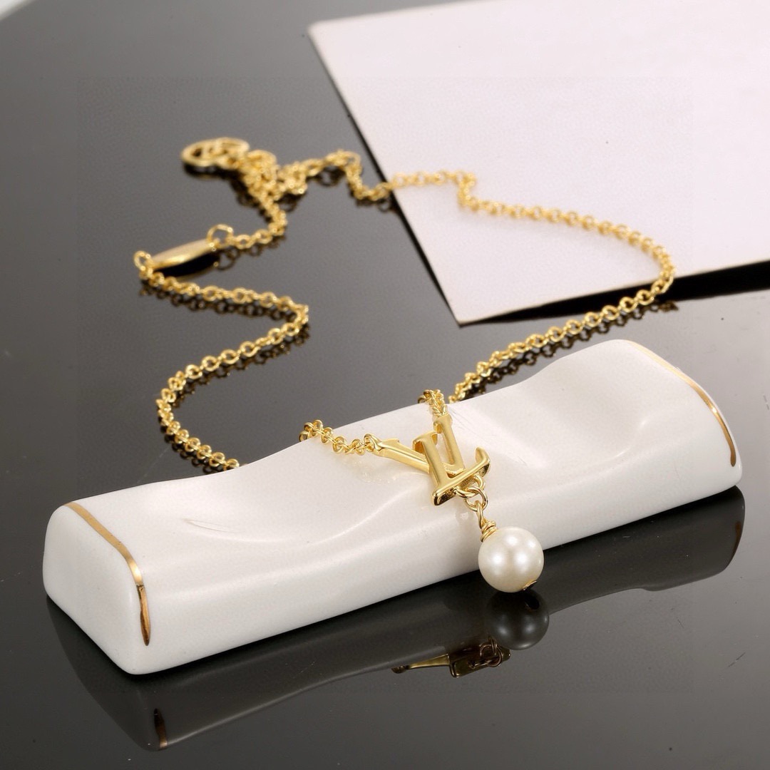 louis vuitton lv iconic louisa necklace