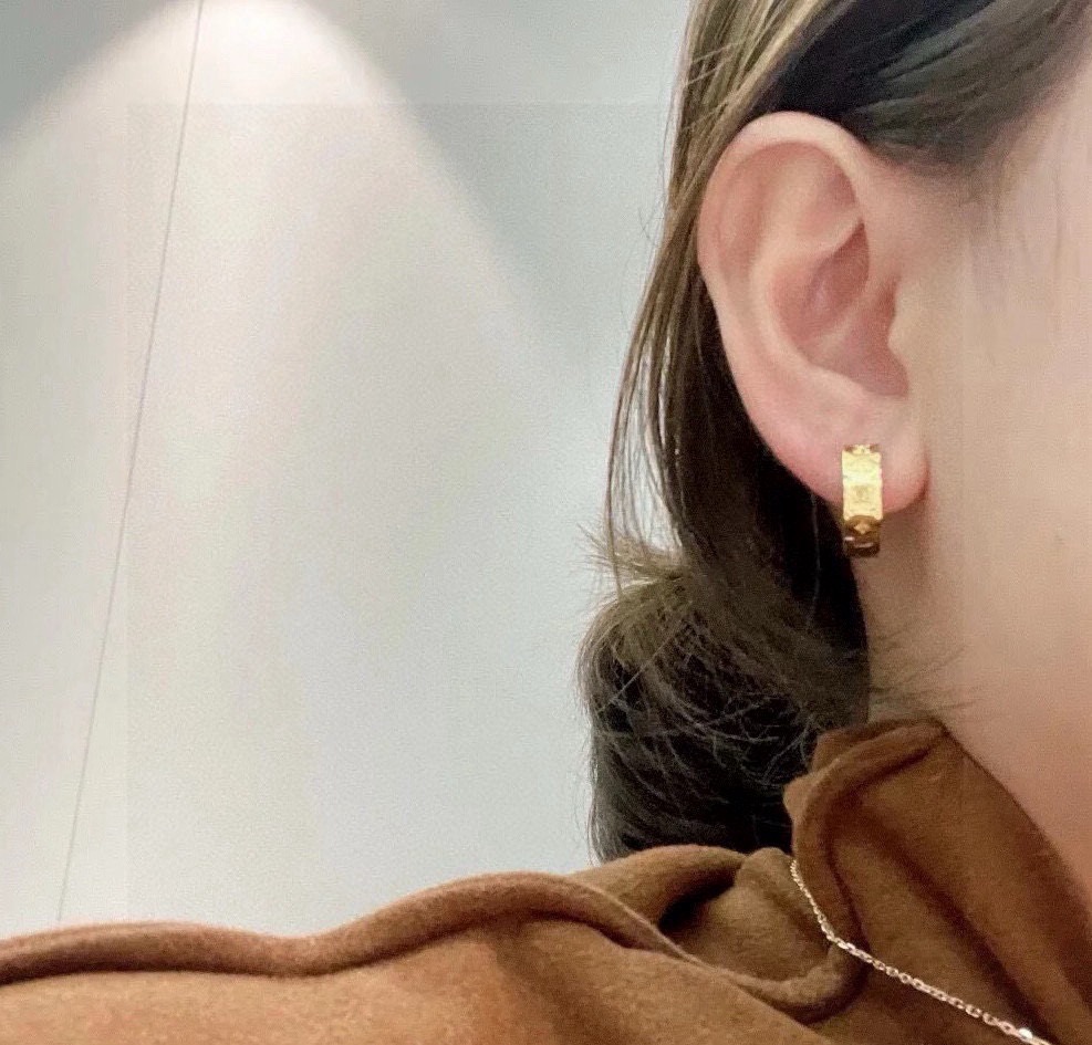 louis vuitton gold monogram flower hoop earrings