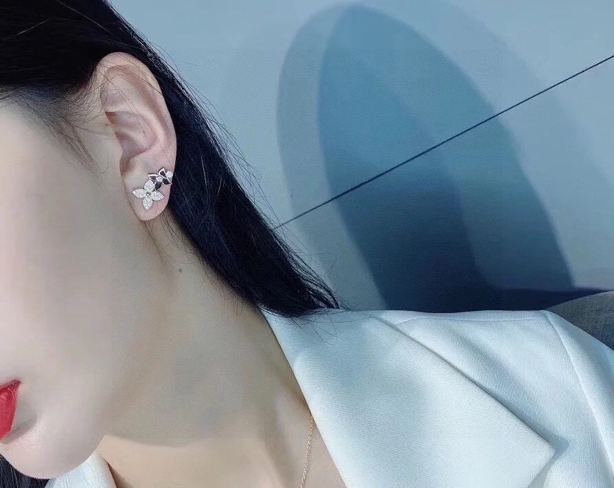 louis vuitton gold monogram flower drop earrings