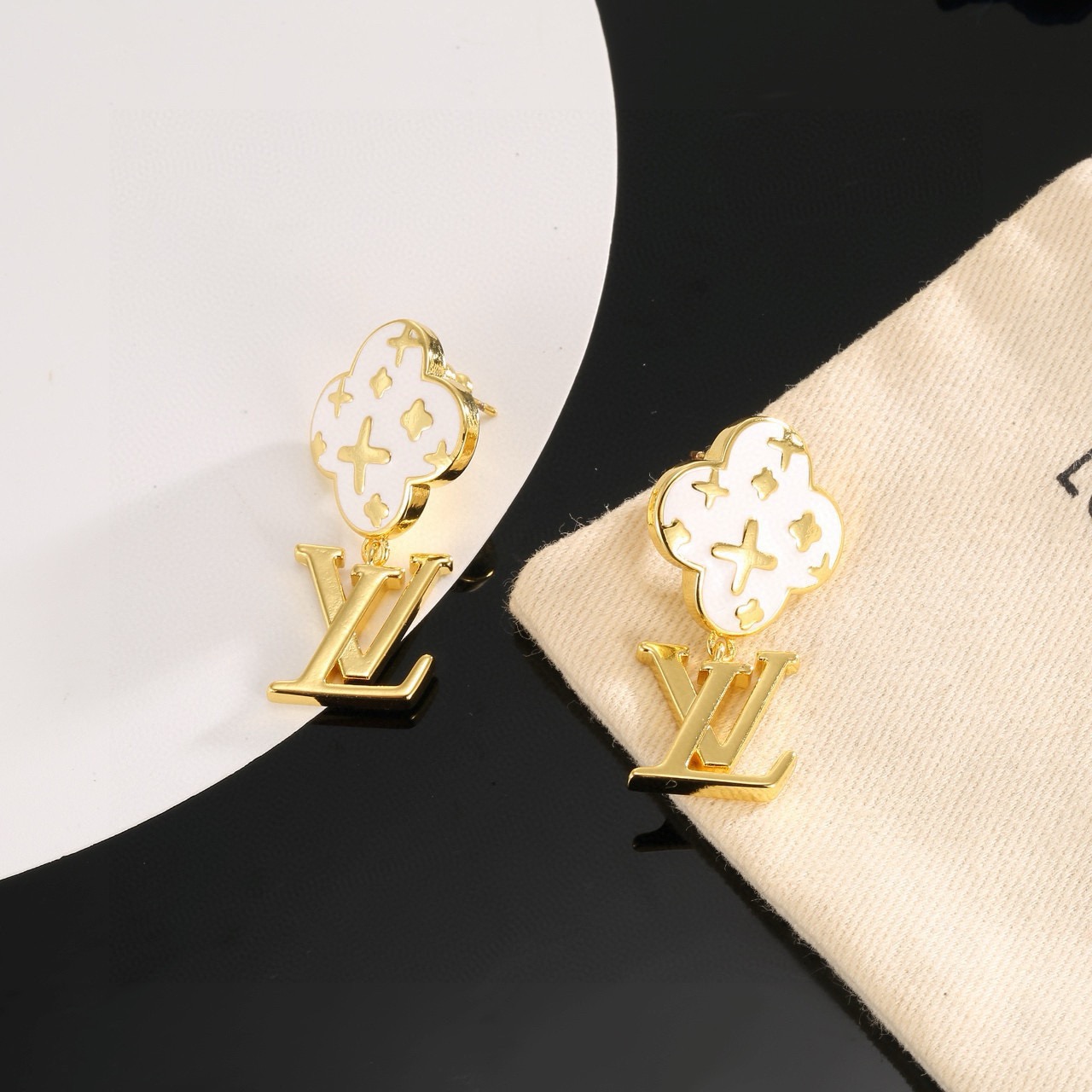 louis vuitton lady lv pearlescent earrings