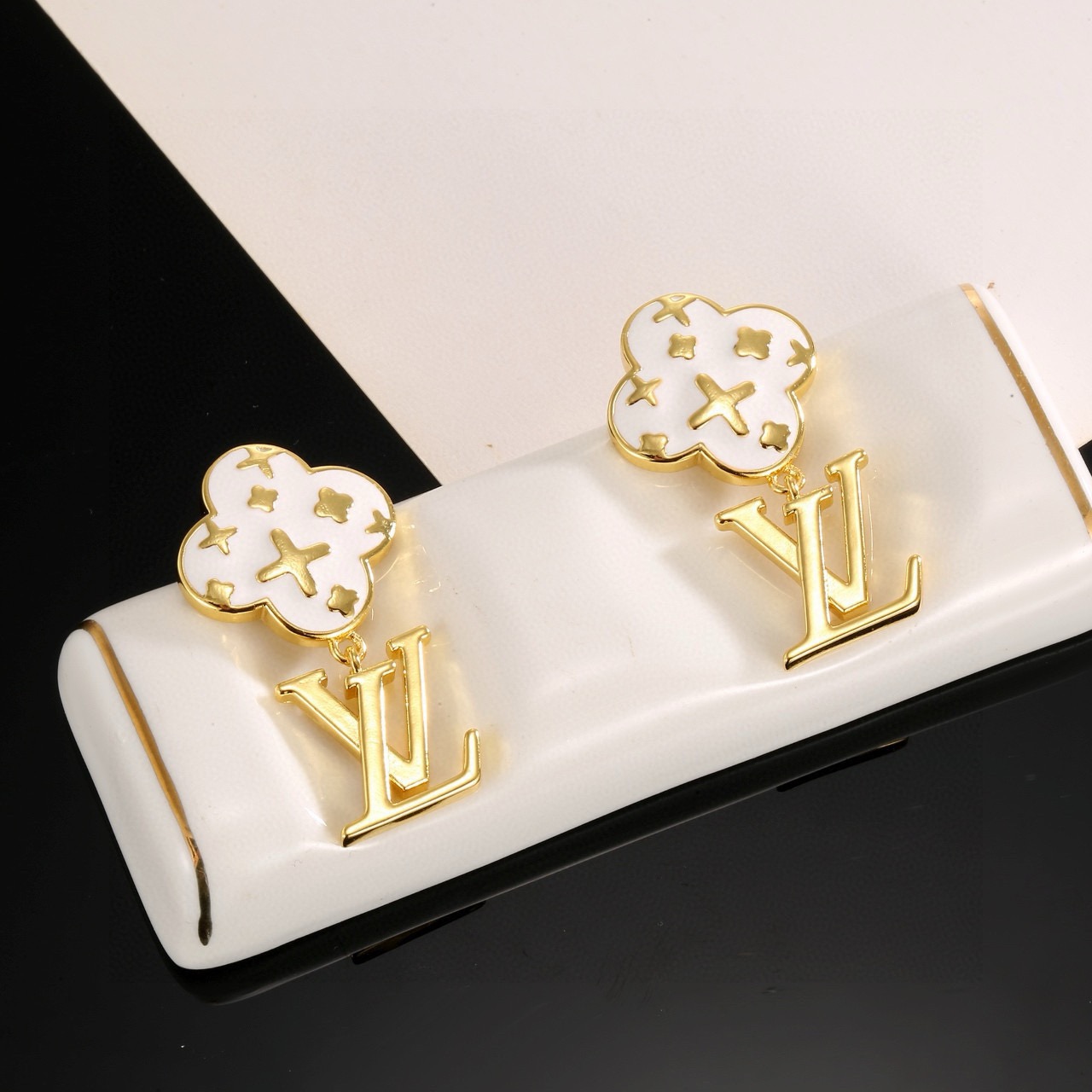 louis vuitton lady lv pearlescent earrings