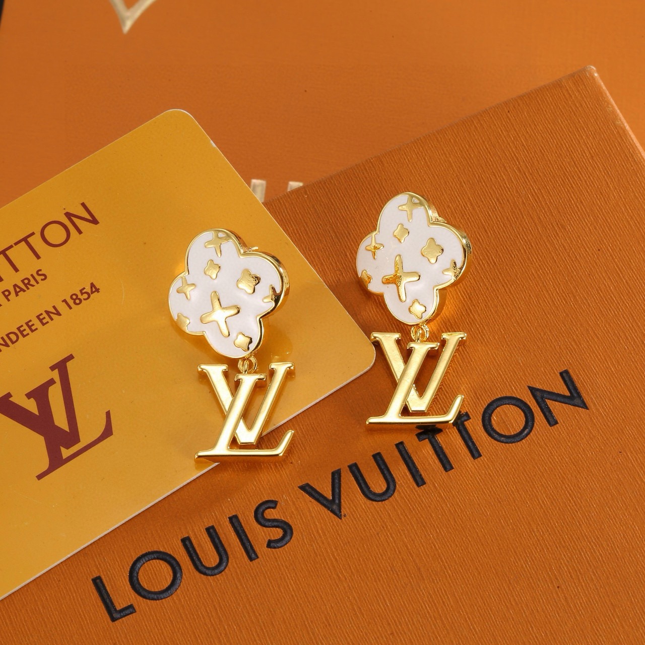 louis vuitton lady lv pearlescent earrings