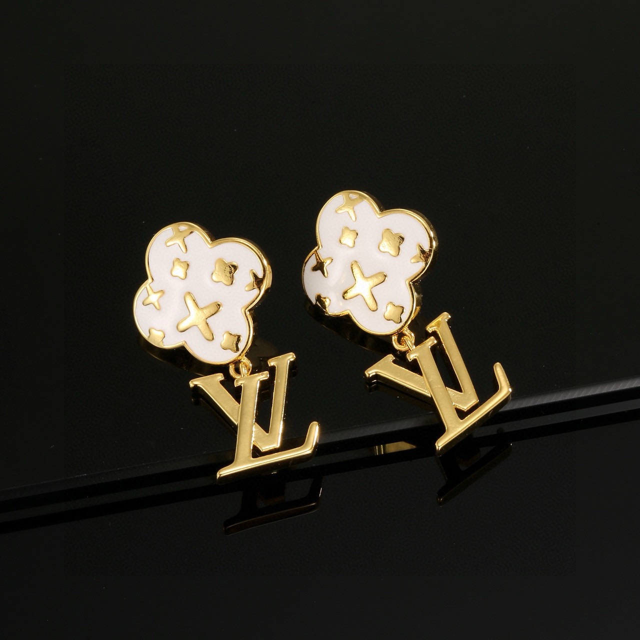 louis vuitton lady lv pearlescent earrings