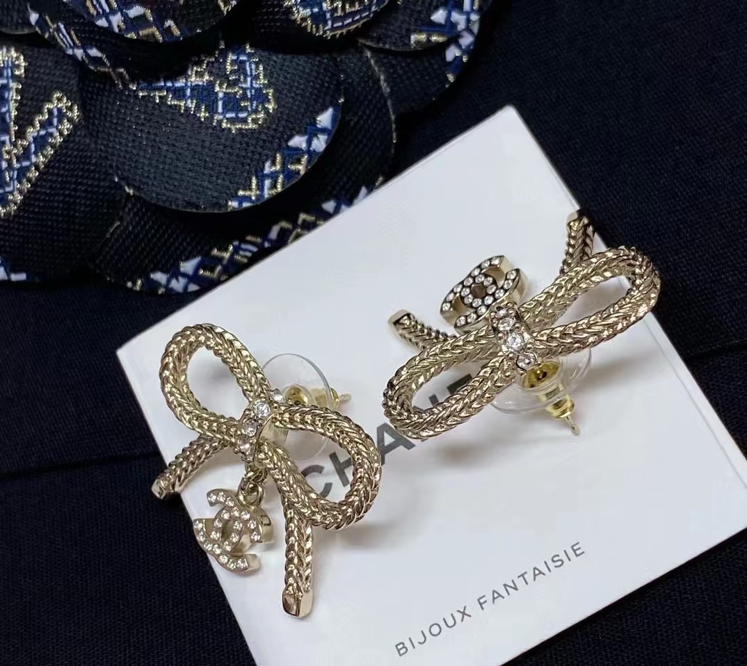 chanel gold crystal bow cc stud earrings