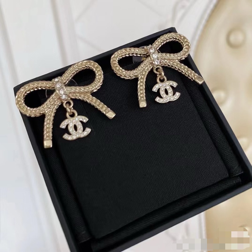 chanel gold crystal bow cc stud earrings