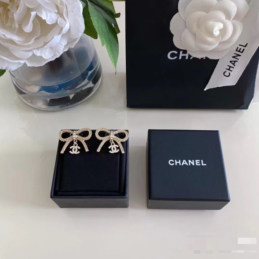 chanel gold crystal bow cc stud earrings